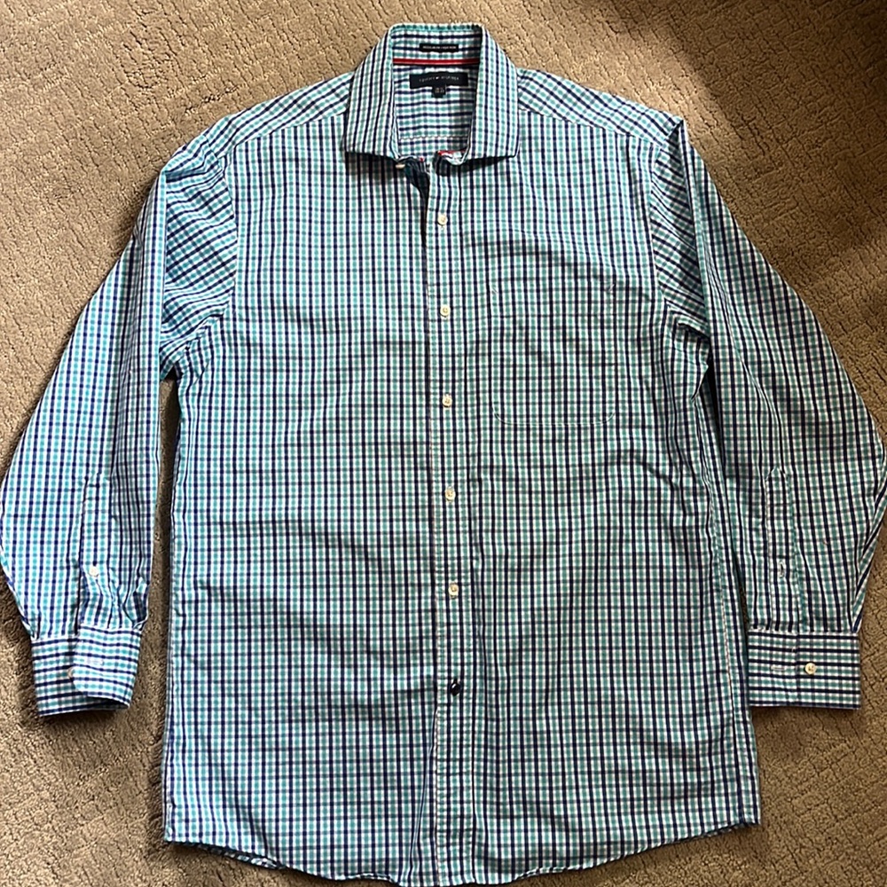 Tommy Hilfiger Men’s Regular Fit Non-iron Casual Button Down Short